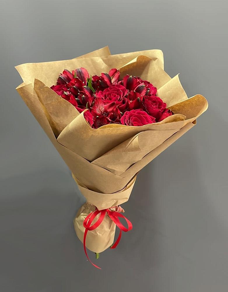 Букет цветов из: Альстромерии и Розы в Салаире