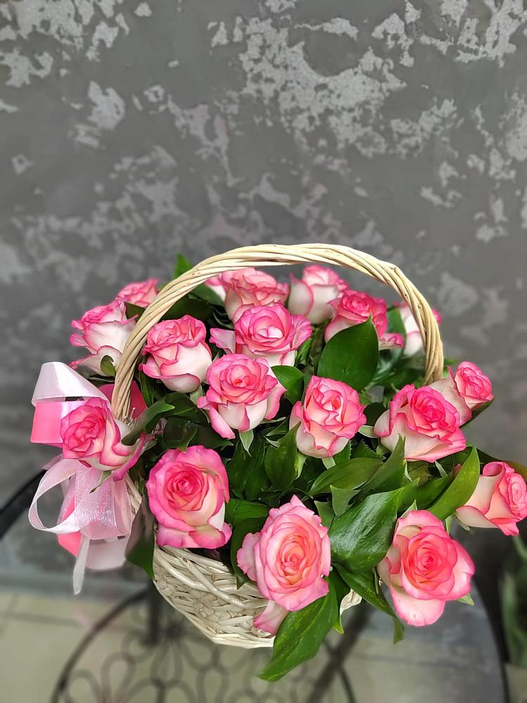 Цветочная композиция из Розы в корзине в Салаире