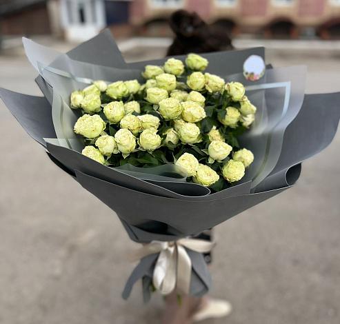 Букет Белые кустовые розы Солинеро в Салаире