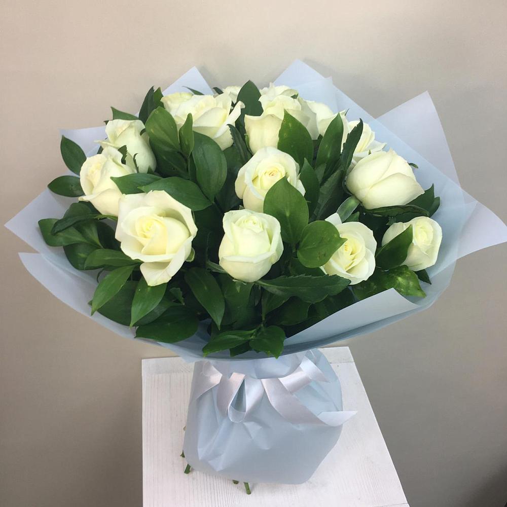 Букет 15 Белых роз Проуд в Салаире