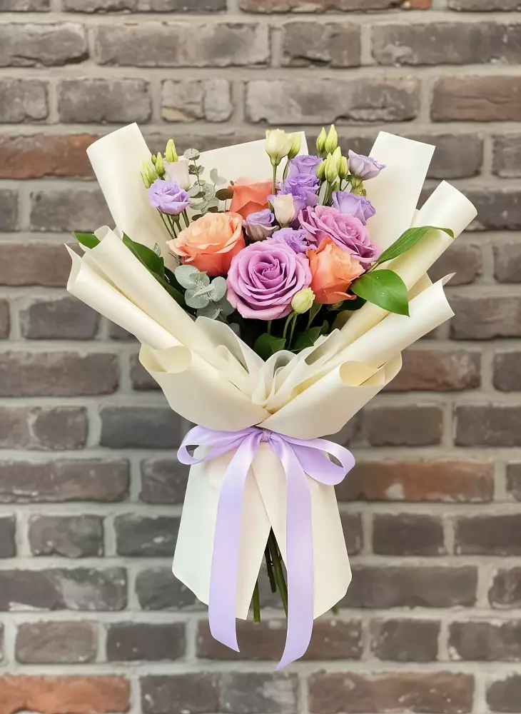 Букет цветов из: Лизиантусы и Розы в Салаире