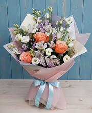 Букет цветов из:  Лизиантусы, Розы, Альстромерии и Гипсофила в Салаире