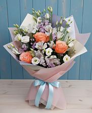 Букет цветов из:  Лизиантусы, Розы, Альстромерии и Гипсофила в Салаире