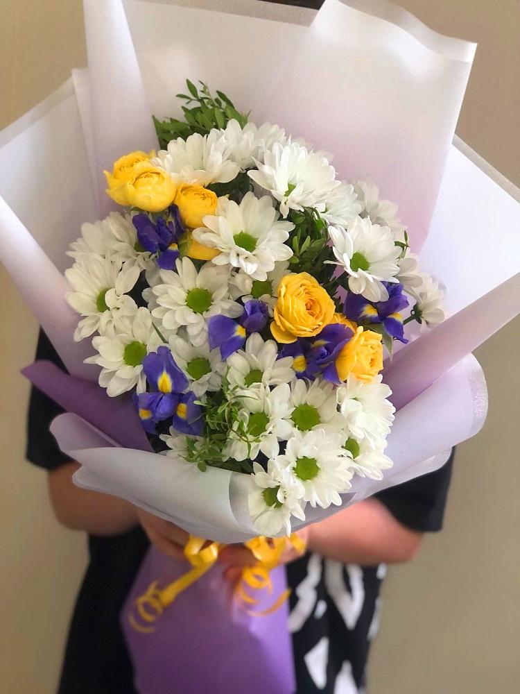 Букет цветов из: Ирисы, Хризантемы и Розы в Салаире