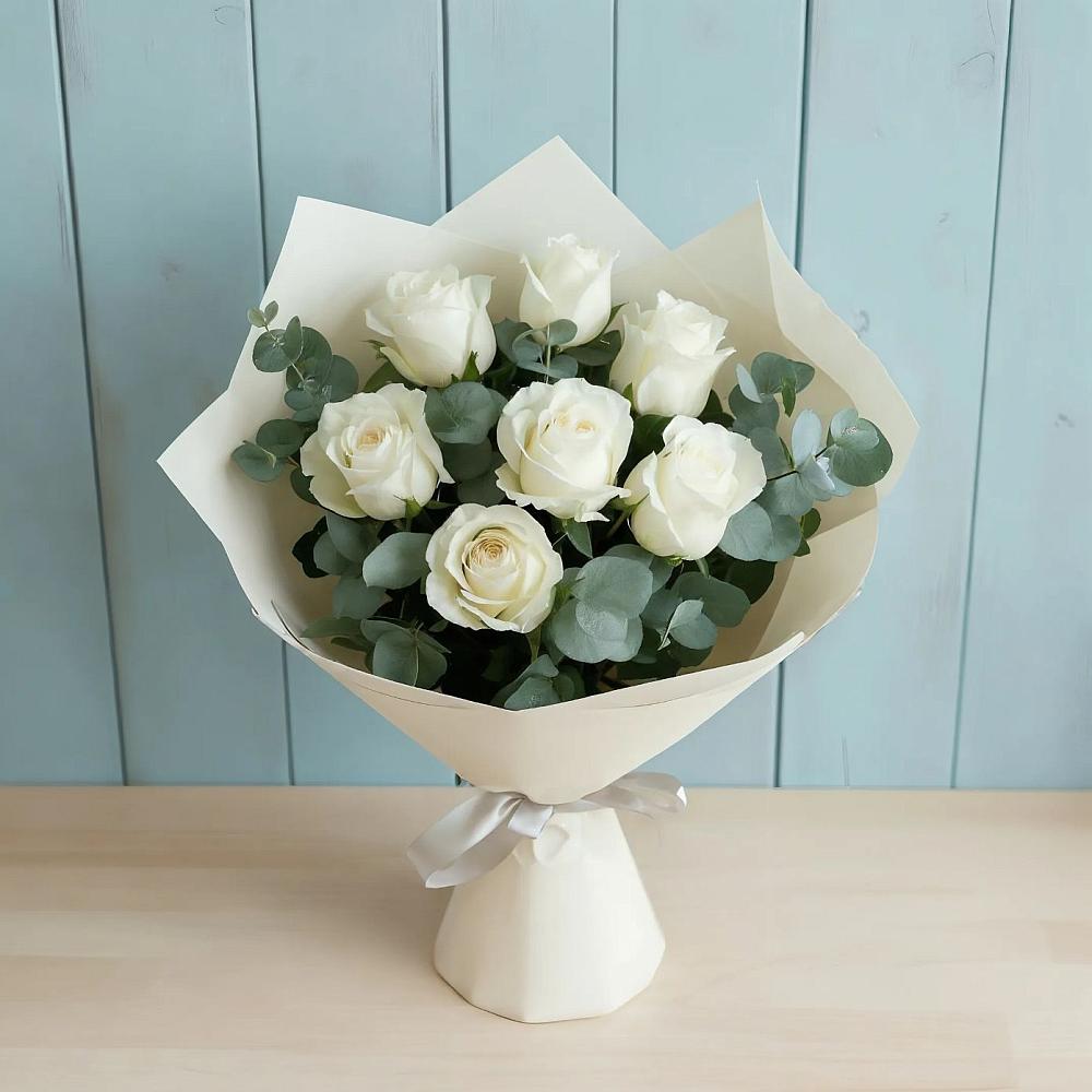 Букет Белые розы в Эвкалипте в Салаире