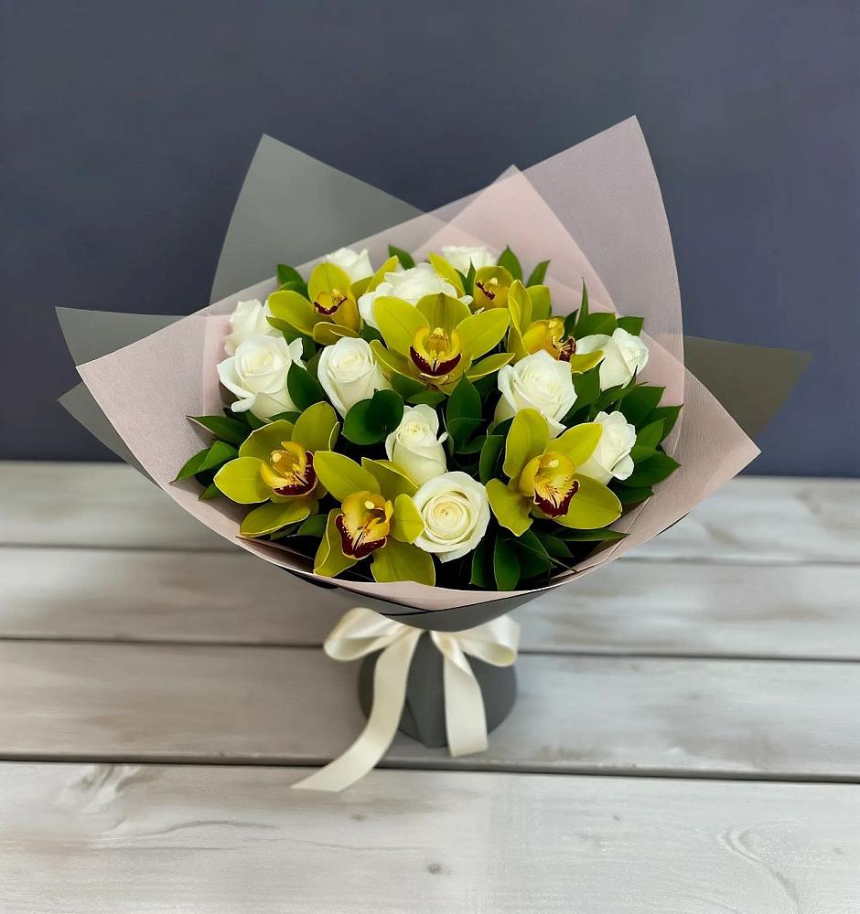 Букет цветов из: Орхидеи и Розы в Салаире