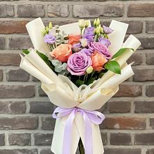 Букет цветов из:  Лизиантусы и Розы в Салаире