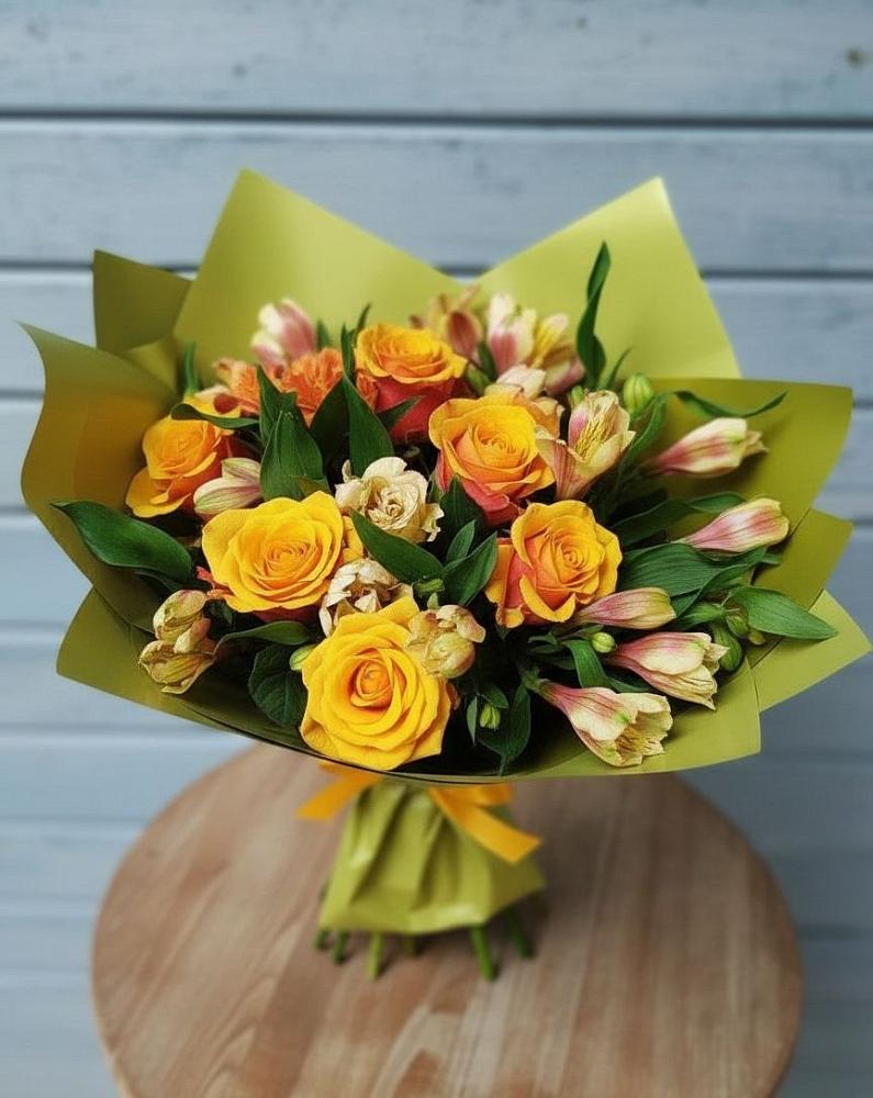 Букет цветов из: Альстромерии и Розы в Салаире