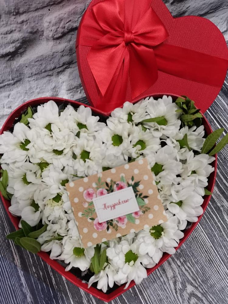 Цветочная композиция из Хризантемы в виде сердца в Салаире