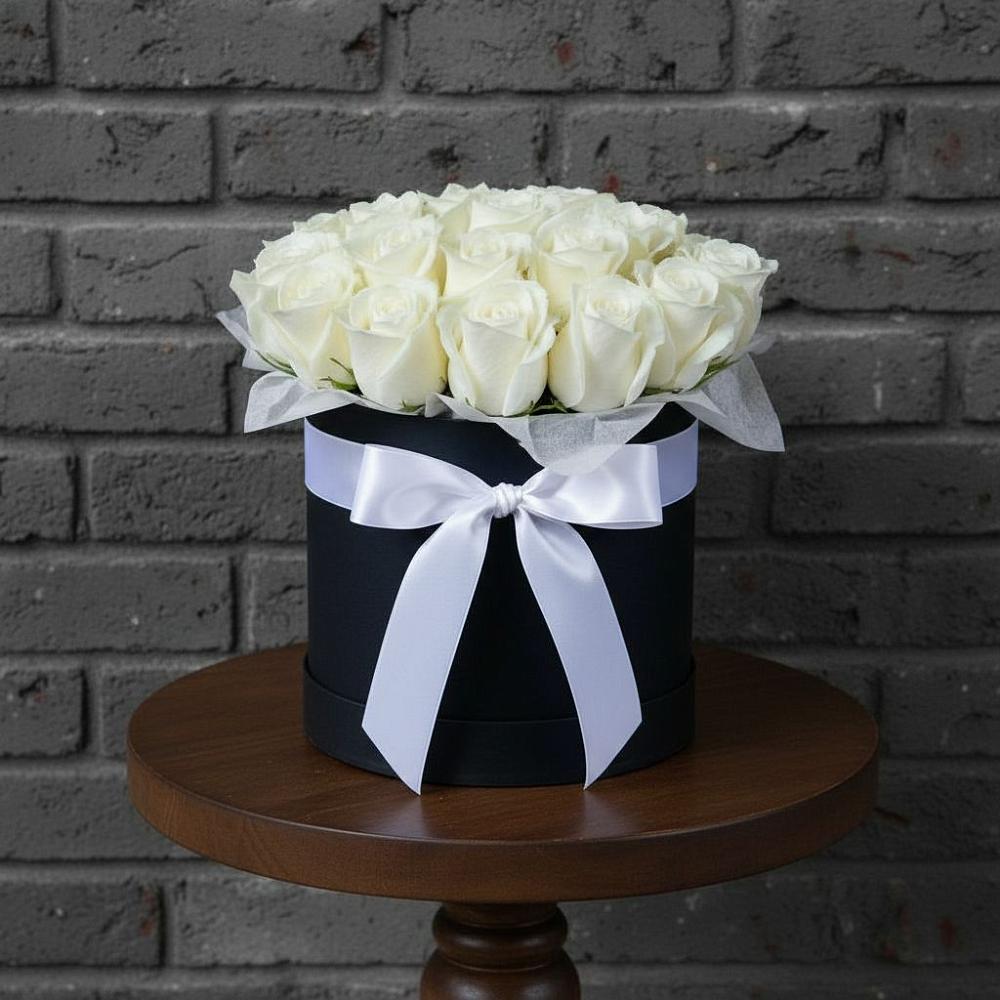 Цветочная композиция из Розы в шляпной коробке в Салаире