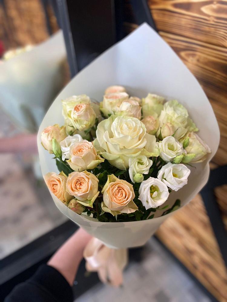 Букет цветов из: Розы и Лизиантусы в Салаире